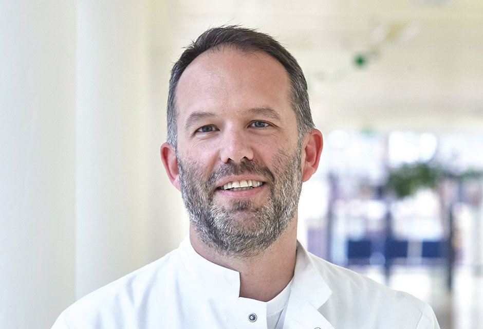 Dr. med. Marc Kumpch, Oberarzt der Klinik für Anästhesie, Intensiv-, Notfallmedizin und Schmerztherapie in Kaiserslautern