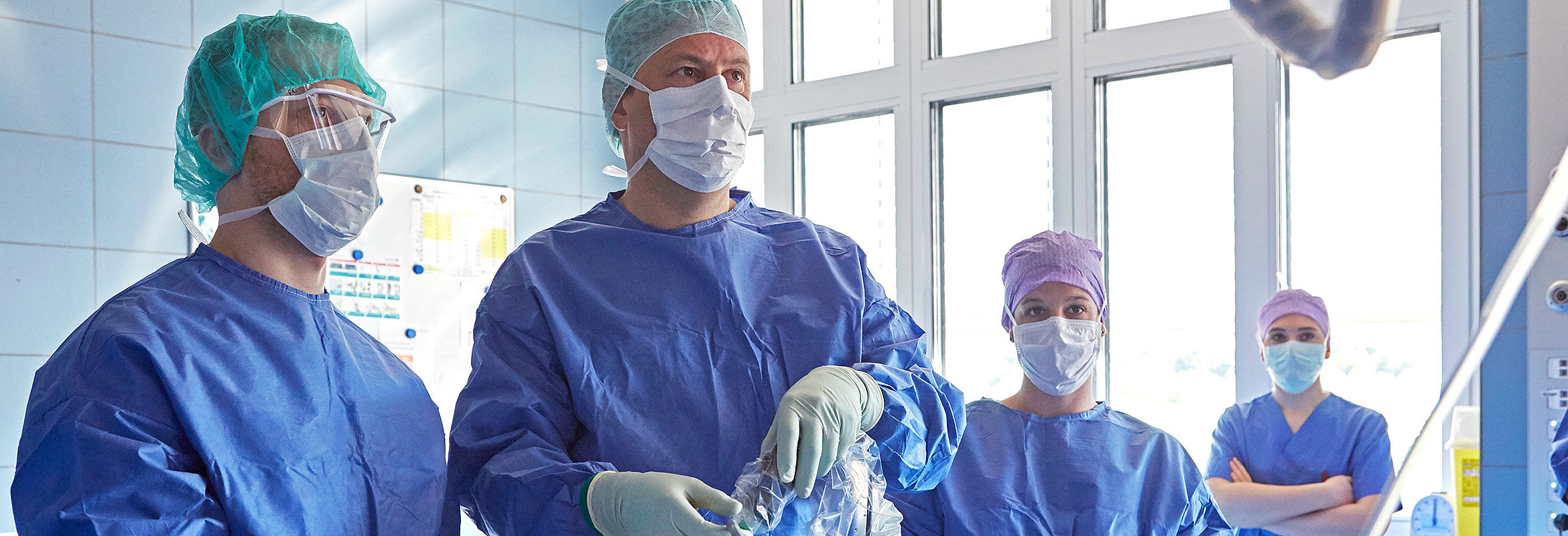 Ärzte der Klinik für Orthopädie und Wirbelsäulenchirurgie in Kusel im OP
