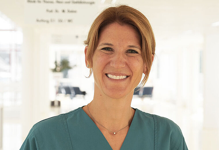 Dr. med.  Claudia Jung