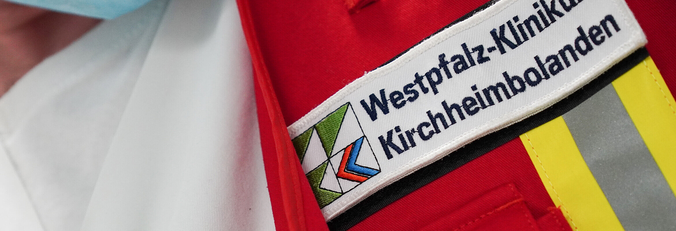 Ein Schild mit der Aufschrift "Westpfalz-Klinikum Kirchheimbolanden"