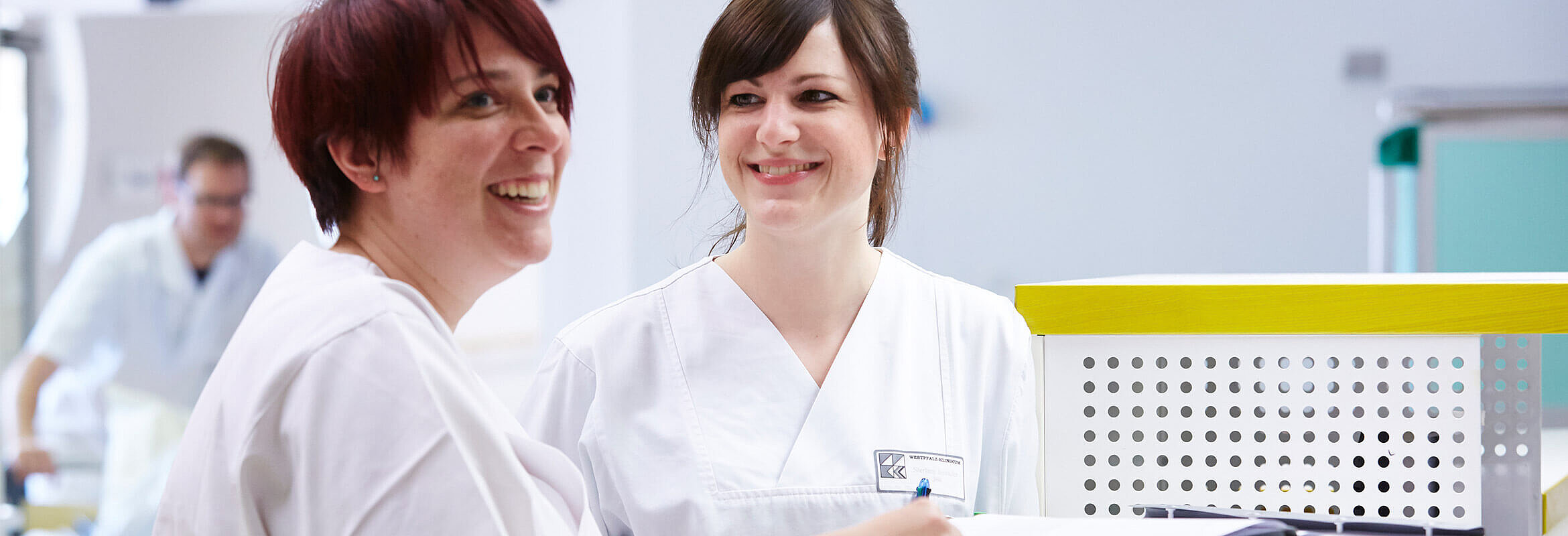 Ausbildung im Westpfalz-Klinikum: Mitarbeitende des Pflegedienstes auf Station