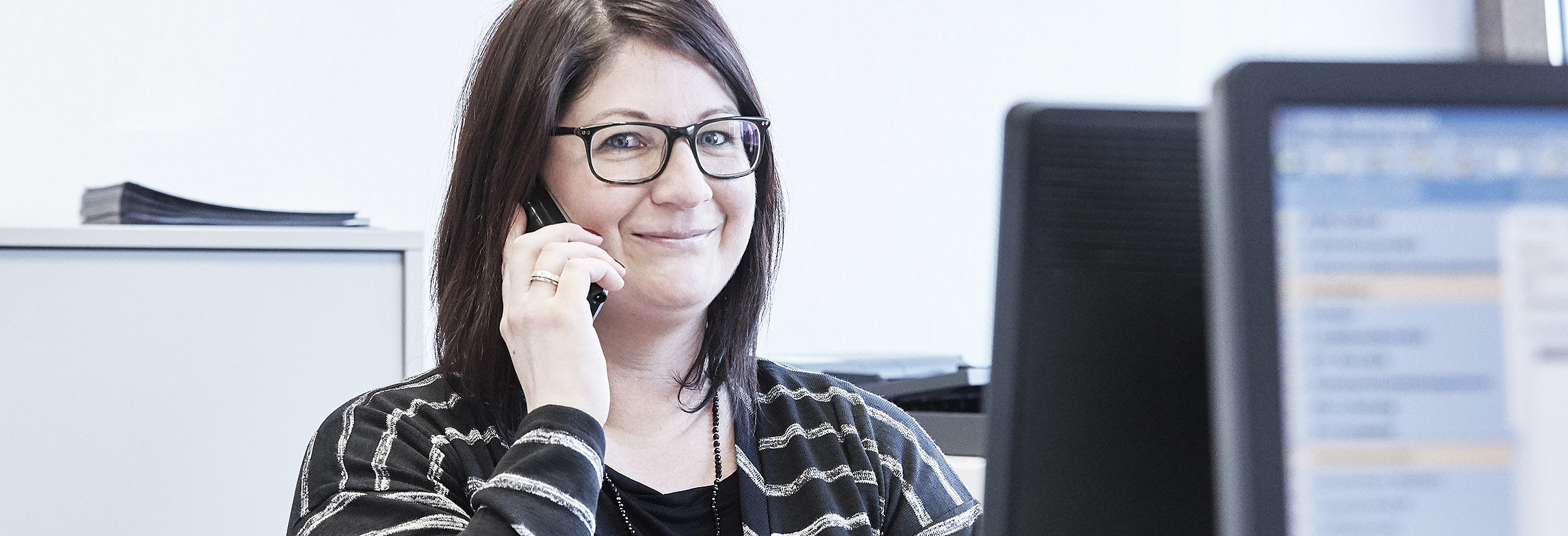 Lena Lezan, Sekretärin der Klinik für Allgmein- und Gefäßchirurgie in Kusel, am Telefon