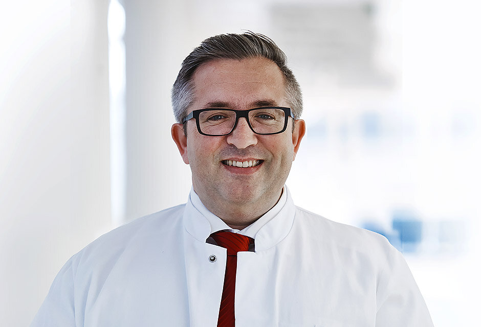 Prof. Dr. med. Stefan Hofer, Chefarzt der Klinik für Anästhesie, Intensiv-, Notfallmedizin und Schmerztherapie in Kaiserslautern