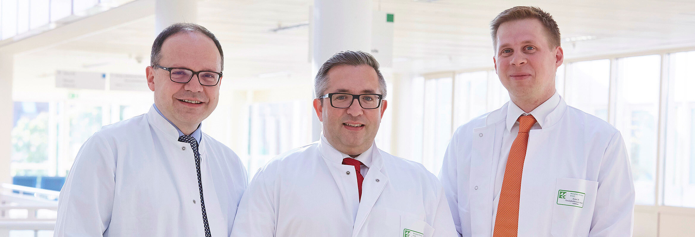 Dr. med. Bodo Pichler, Prof. Dr. med. Stefan Hofer und Michael Kinn, Ärzte der Klinik für Anästhesie, Intensiv-, Notfallmedizin und Schmerztherapie in Kaiserslautern