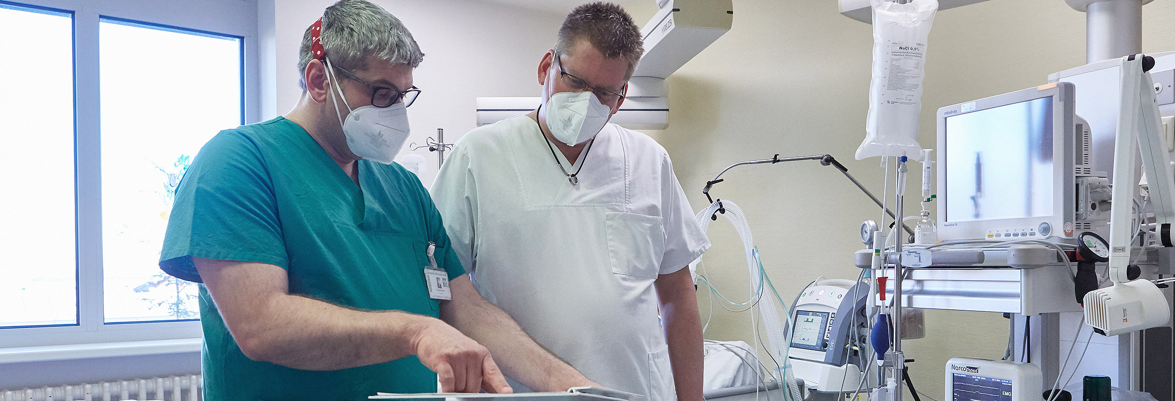Mitarbeitende der Klinik für Anästhesie, Intensiv- und Notfallmedizin Kirchheimbolanden bei der Visite