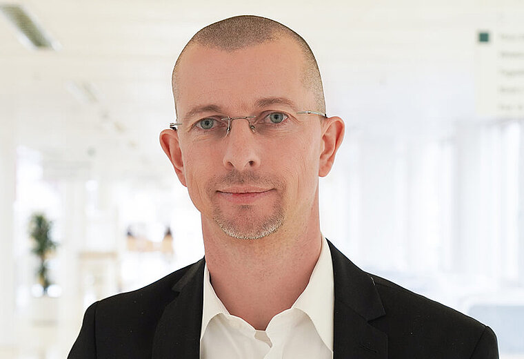 Dr. Jan Erik Slotta Dr. Jan Erik Slotta