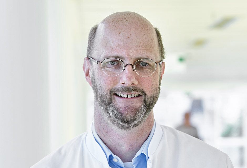 Dr. med. Oliver Haas, Oberarzt der Klinik für Anästhesie, Intensiv-, Notfallmedizin und Schmerztherapie in Kaiserslautern