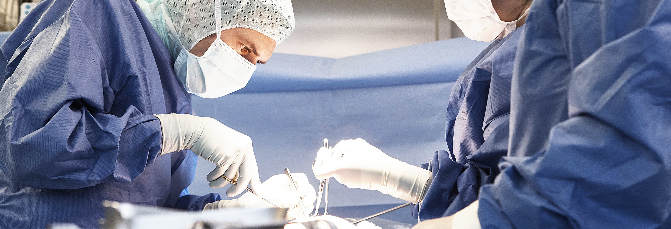 Karriere im Westpfalz-Klinikum: Mitarbeitende im OP