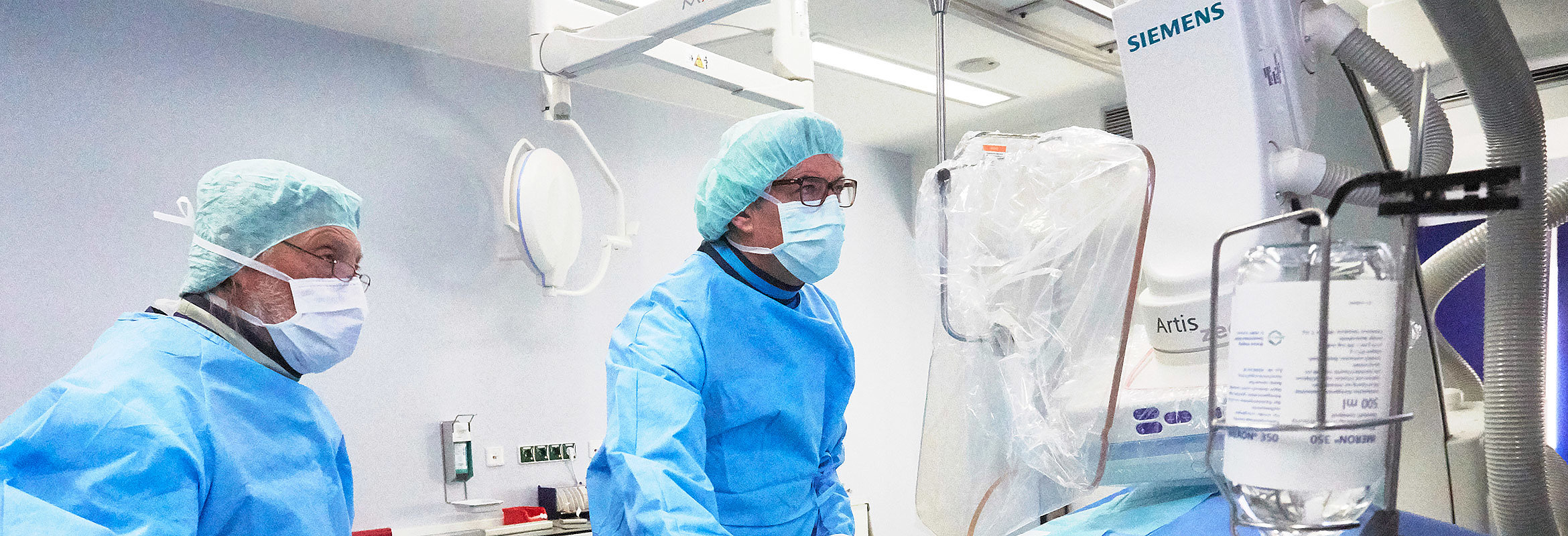 Prof. Dr. med. Burghard Schumacher, Chefarzt der Klinik für Innere Medizin 2 in Kaiserslautern, im Herzkatheter-Labor