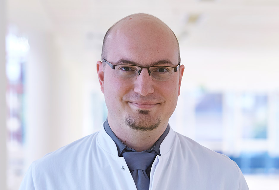 Dr. medic. Tamás Büki, Oberarzt der Klinik für Thorax-, Herz- und Gefäßchirurgie in Kaiserslautern